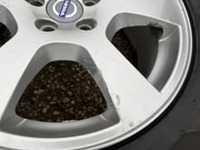 Volvo XC 17" originaal valuveljed rehvidega