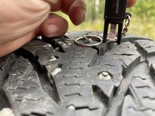 215/60/17” Nokian naastrehvid