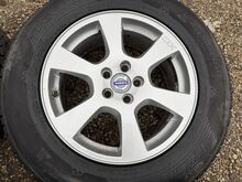 Volvo XC 17" originaal valuveljed rehvidega