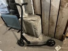 Самокат и шлем