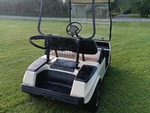 M: Bensiinimootoriga Golgiauto Club Car DS