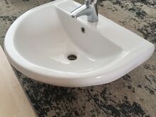 Раковина со смесителем