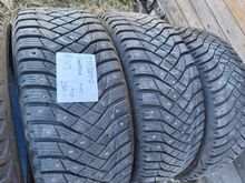 215/55R17 шипованные шины 4 шт.
