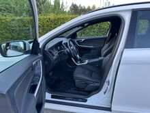 Volvo XC60 Рестайлинг Momentum AWD 2015 м.г. 2.4 133кВт