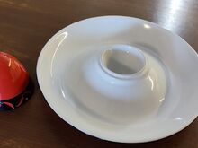 Kaunis keraamiline sombrerokujuline suupistevaagen