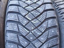 215/55R17 шипованные шины 4 шт.