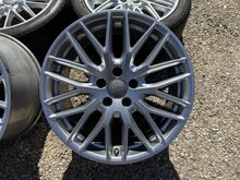 Audi 18 tolli originaal valuveljed