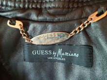 Красивая кожаная куртка Guess