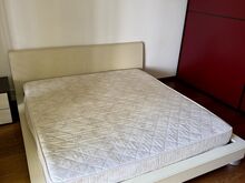 Спальный гарнитур: прикроватная тумбочка, комод, крова