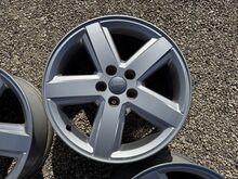Jeep (5x114,3) 18 tolli originaal valuveljed