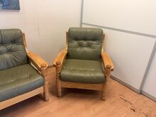 Кожаный диван с креслом