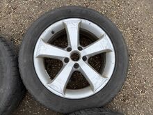 Оригинальные 17-дюймовые литые диски VW с летней резиной