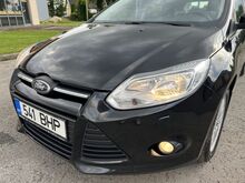 Ford Focus 1,6 77kw, KAASA NAASTREHVID!