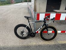 Maanteeratas carbonist 56cm