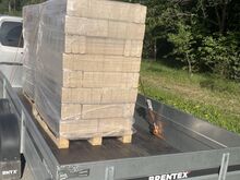 Puitbrikett koos transpordiga