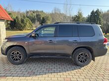 Toyota Landcruiser 200