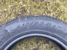 Pirelli  suverehvid 215/65 R17.