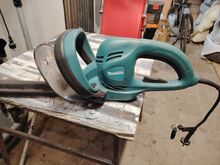Электрический кусторез Makita