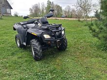 Квадроцикл Can-Am с двухцилиндровым двигателем