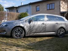 Toyota Avensis универсал 2,0 дизель 91кВт - 2014
