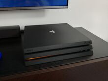 Playstation 4 Pro 1TB + 2 pulti