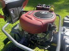 Murutraktor-raider Husqvarna 4x4 lisavarustusega