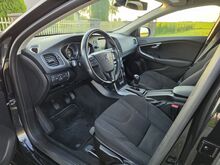 Volvo V40 Kinetic 1.6 D2 84kW, reg. tasu makstud!
