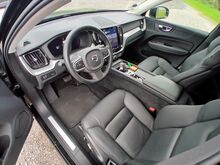 Volvo XC60 MOMENTUM 2.0D 145кВт 2022