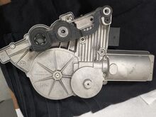 Audi A8 D3 pakiruumi luugi mootor 4E0827852H