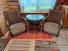 Laud ja kaks tugitooli