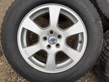 Volvo XC 17" originaal valuveljed rehvidega
