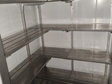 Roostevabast terasest riiulid