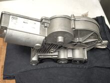 Audi A8 D3 pakiruumi luugi mootor 4E0827852H