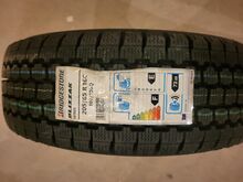 Müüa Bridgestone Blizzak lamellrehvid 205/65 R16C.