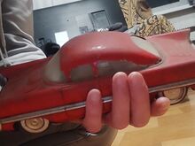 Старая игрушечная машинка