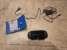 Sony Ps Vita 1000 + 2 game + 8gb Memory Card