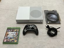 Xbox One S 1Tb + pult ja GTA V mäng