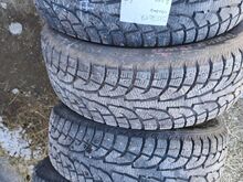 215/60R17 шипованные шины 4 шт.