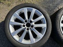 Bmw 18 tolli originaal valuveljed rehvidega