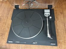 Yamaha P-350 Belt-Drive Semi-Automatic Turntable