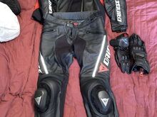 Dainese sõidukomplekt - jope ja püksid