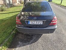 M/V 2 Autot MB e270cdi,touareg 2004a 2.5 128kw
