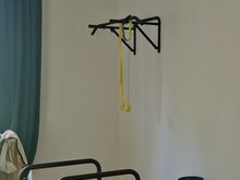 Lõuatõmbekang / pull-up bar