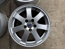Volvo 16 tolli originaal valuveljed