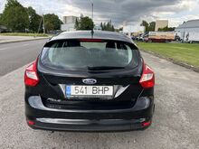 Ford Focus 1,6 77kw, KAASA NAASTREHVID!