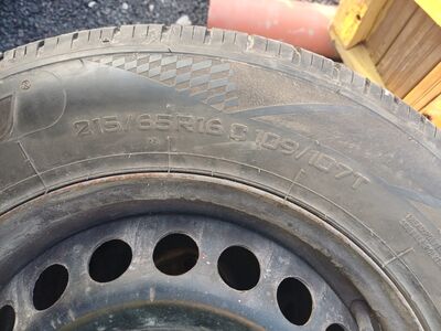 Suverehvid plekkvelgedel 215/65R16C