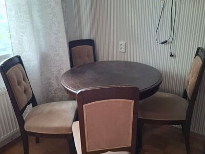 Ümmargune laud 90cm ja 4 tooli