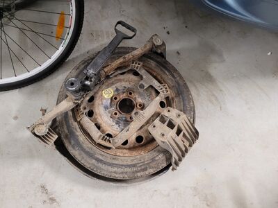 BMW E46 Compact varuratas koos kinnitusega