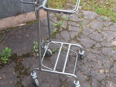 Prügikoti hoidja.