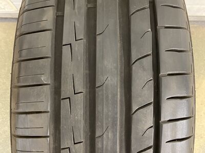 Uueväärsed suverehvid 245/40 R19